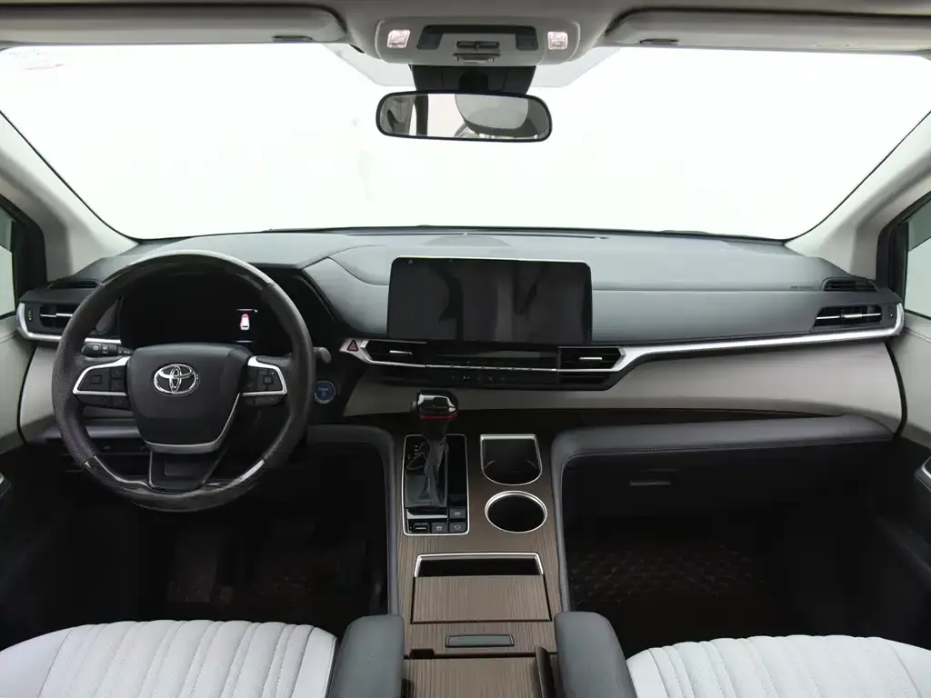 Toyota Sienna — фото 9