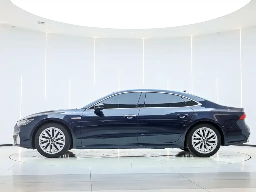 Audi A7L — фото 8