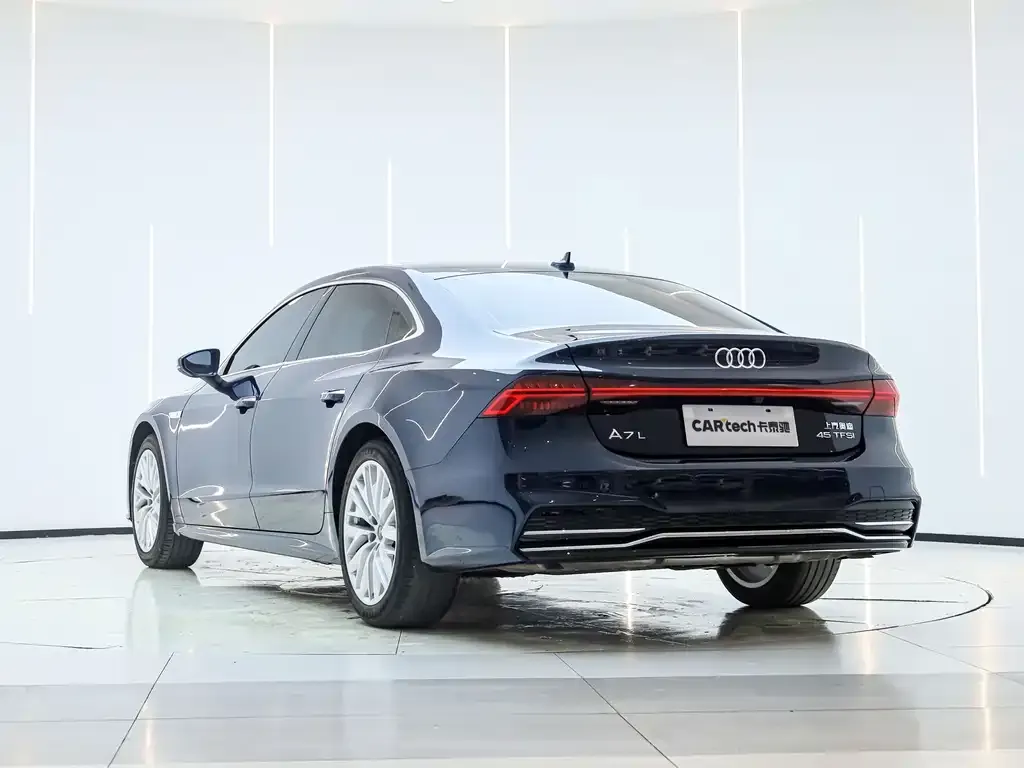 Audi A7L — фото 5
