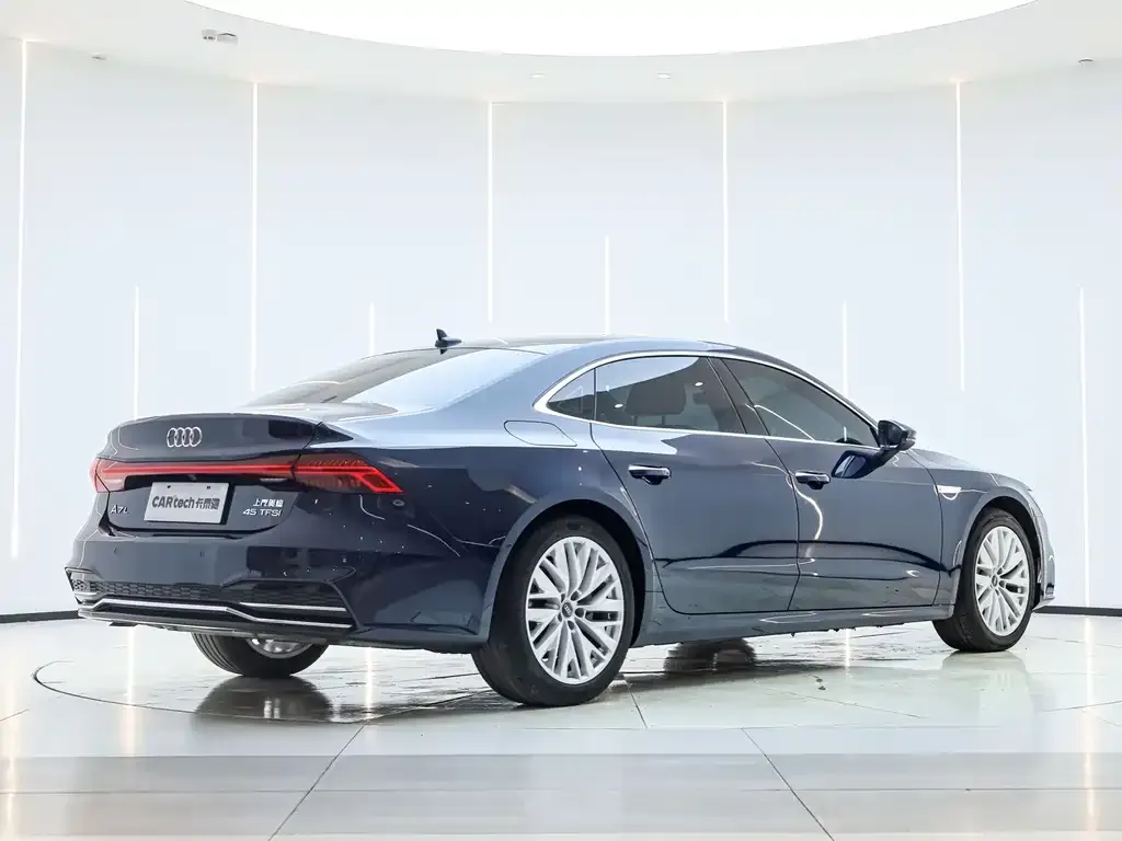 Audi A7L — фото 10