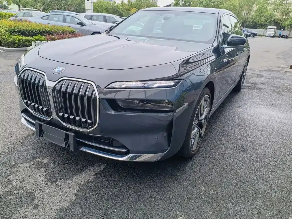BMW 7 Series — фото 1