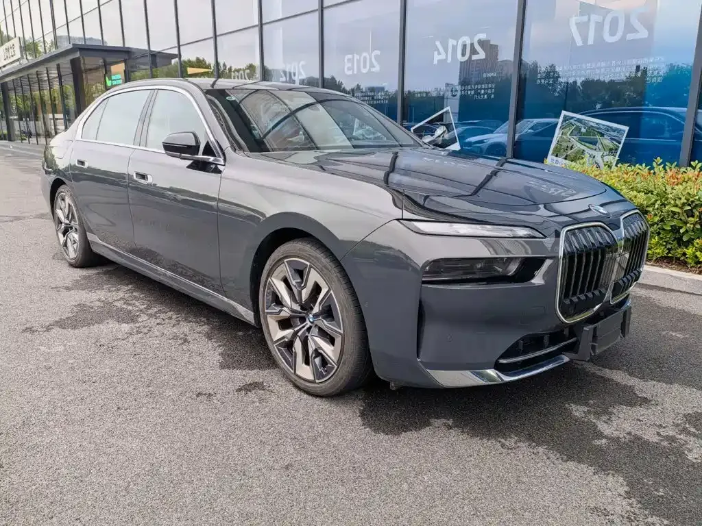BMW 7 Series — фото 9