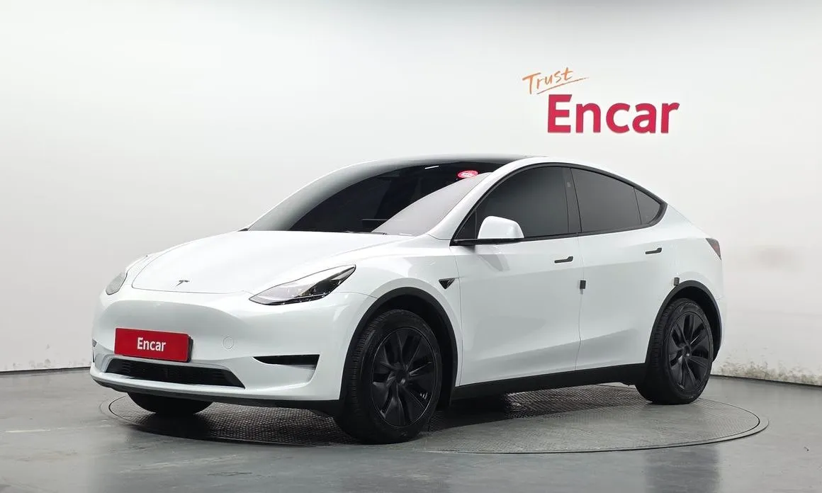 Tesla Model Y — фото 1