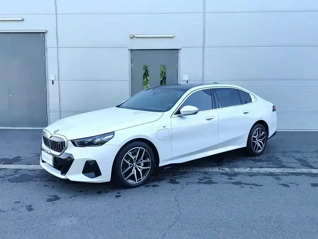BMW i5 — фото 1