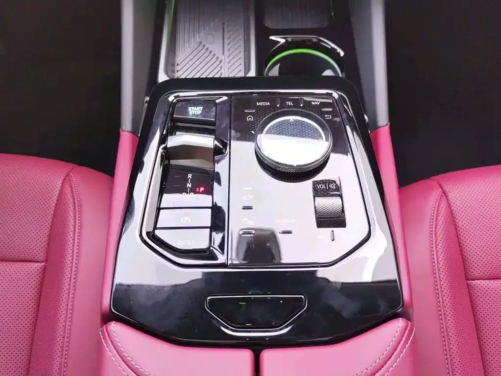 BMW i5 — фото 10