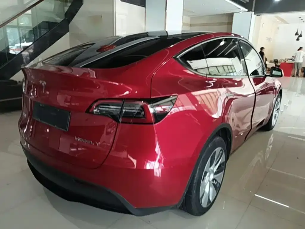 Tesla Model Y — фото 4