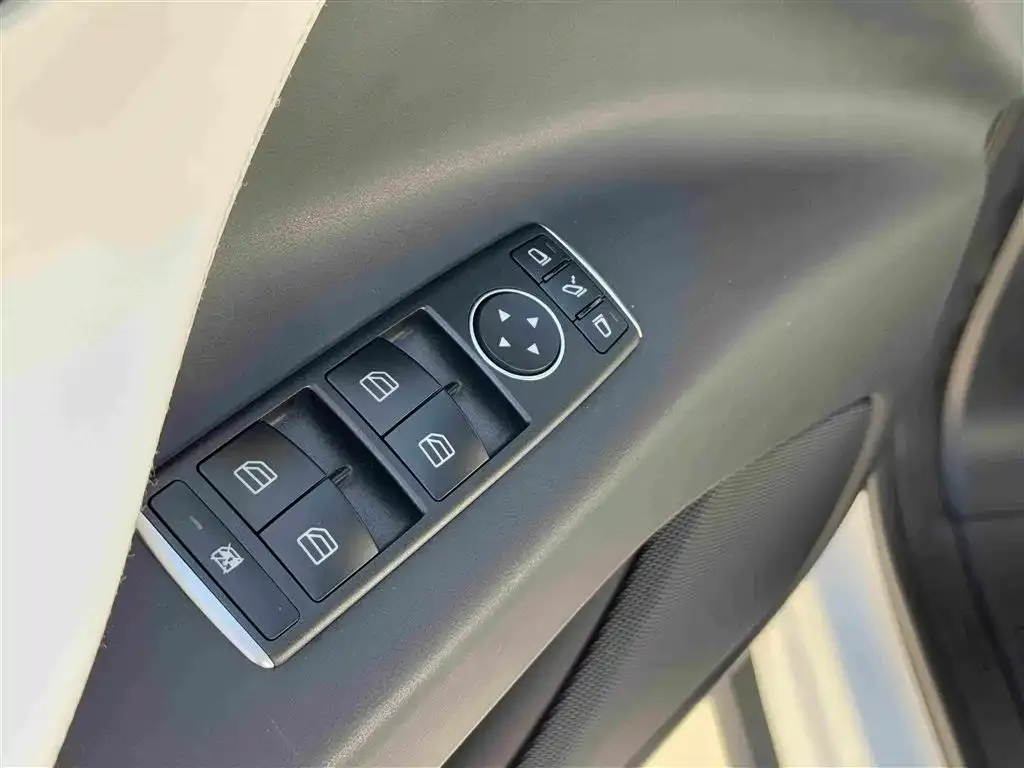 Tesla Model X — фото 3