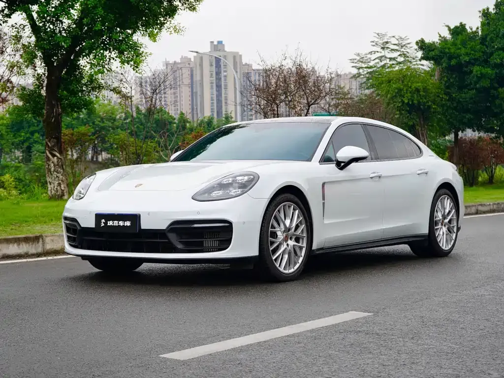 Porsche Panamera — фото 1
