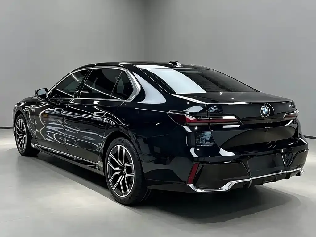 BMW 7 Series — фото 2