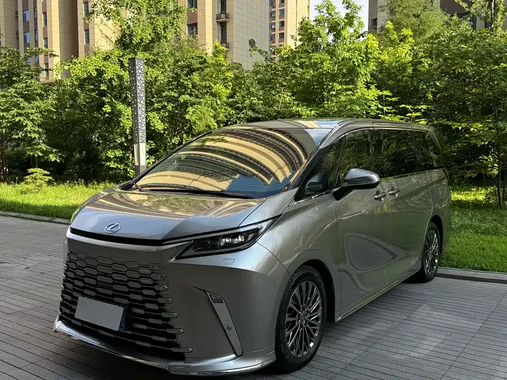 Lexus LM — фото 5