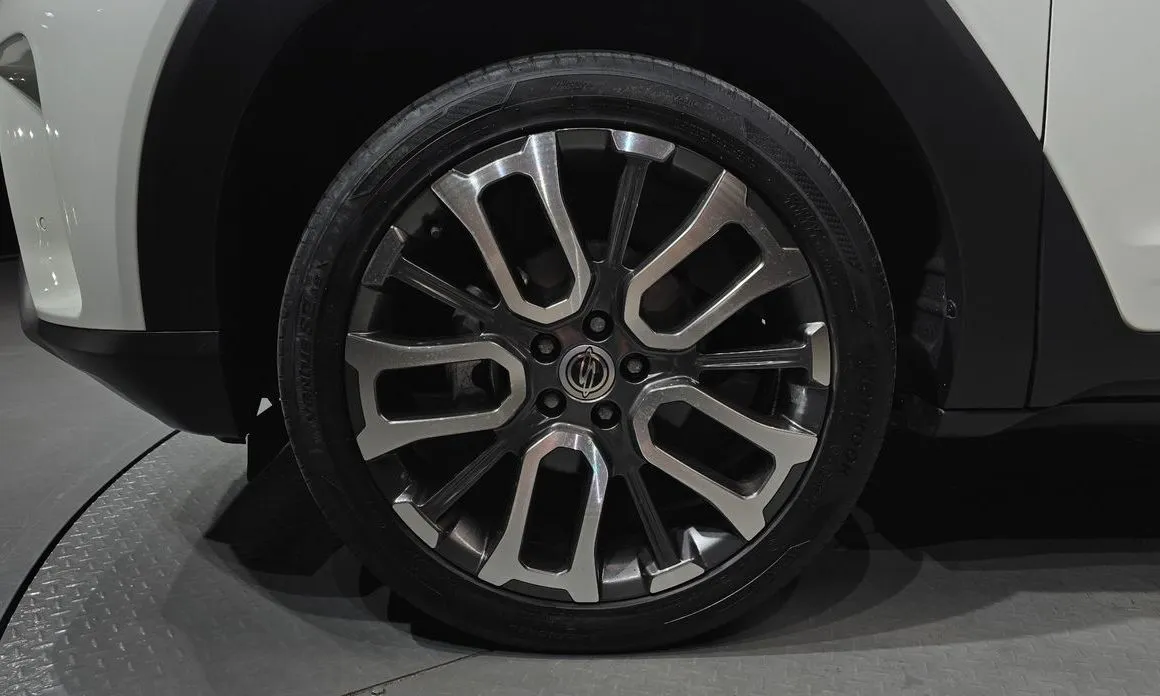 KG Mobility (Ssangyong) Torres — фото 10