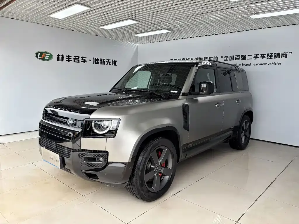 Land Rover Defender — фото 1