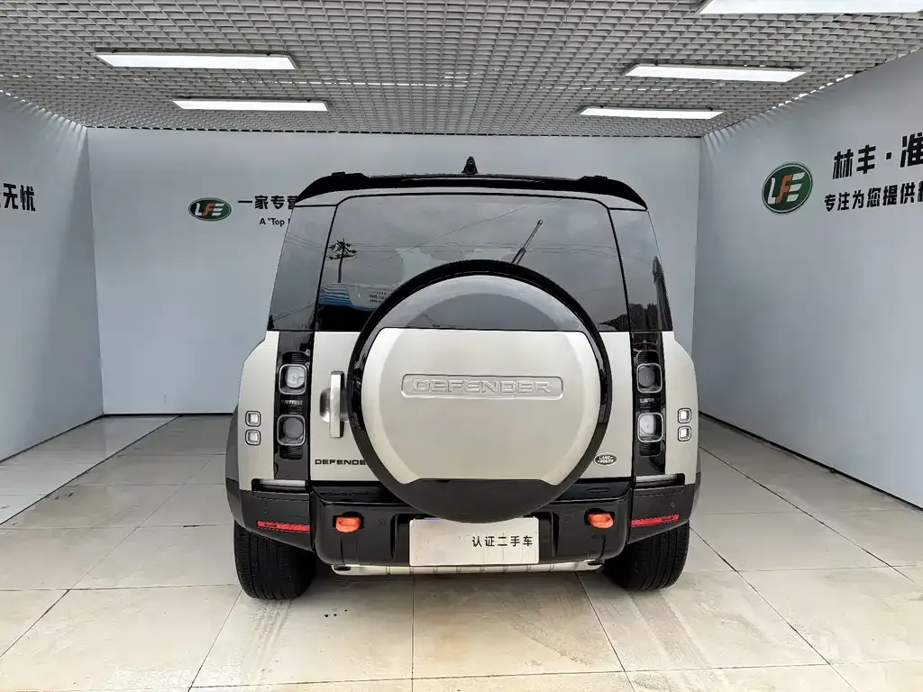 Land Rover Defender — фото 9