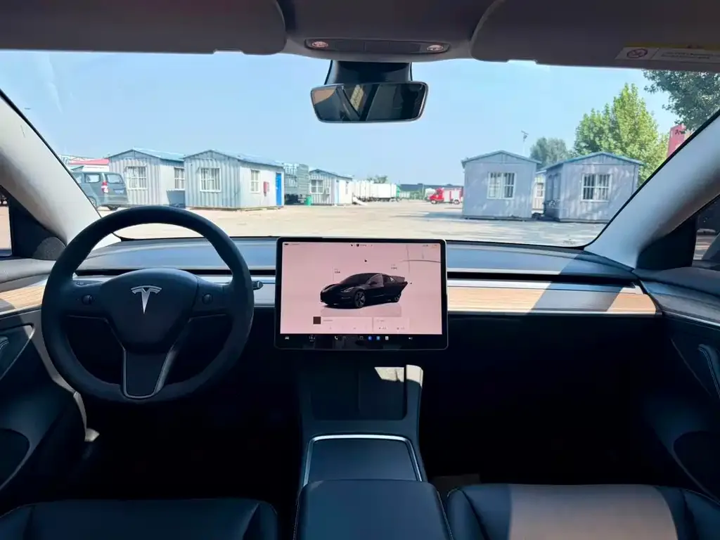 Tesla Model 3 — фото 2