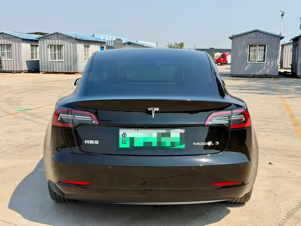 Tesla Model 3 — фото 4
