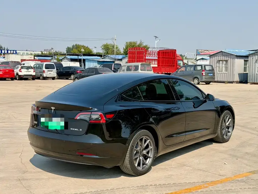 Tesla Model 3 — фото 7