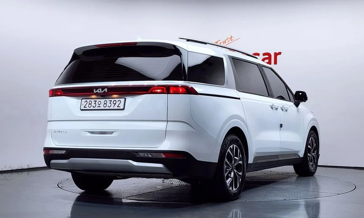 Kia Carnival — фото 3