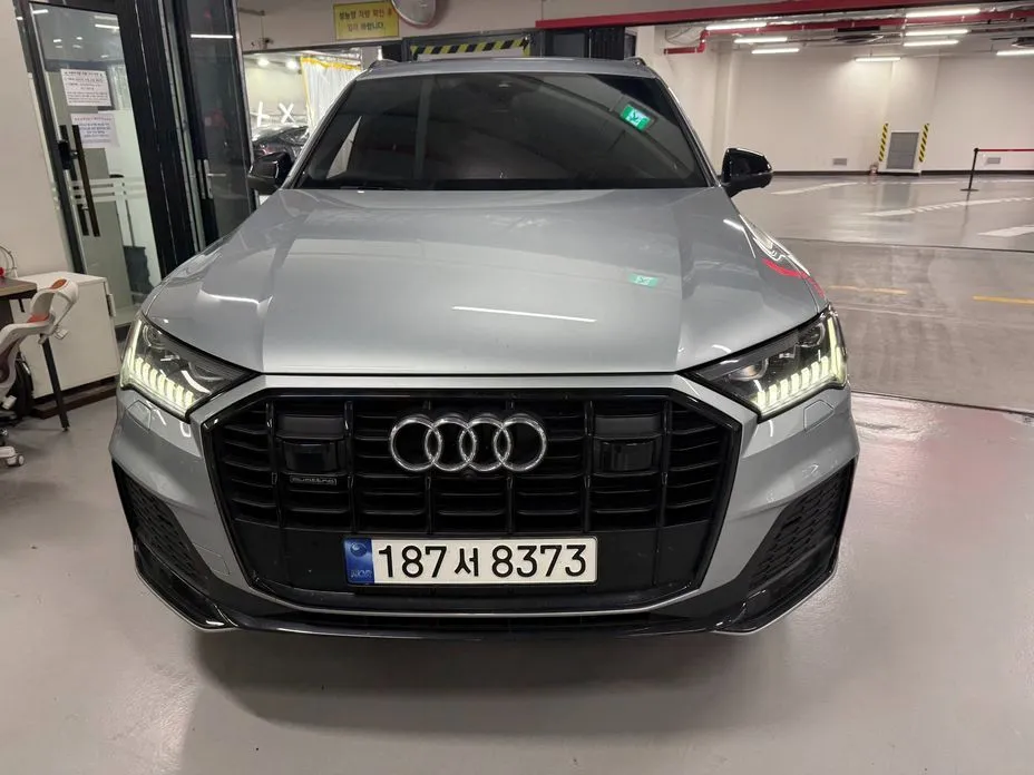 Audi Q7 — фото 1