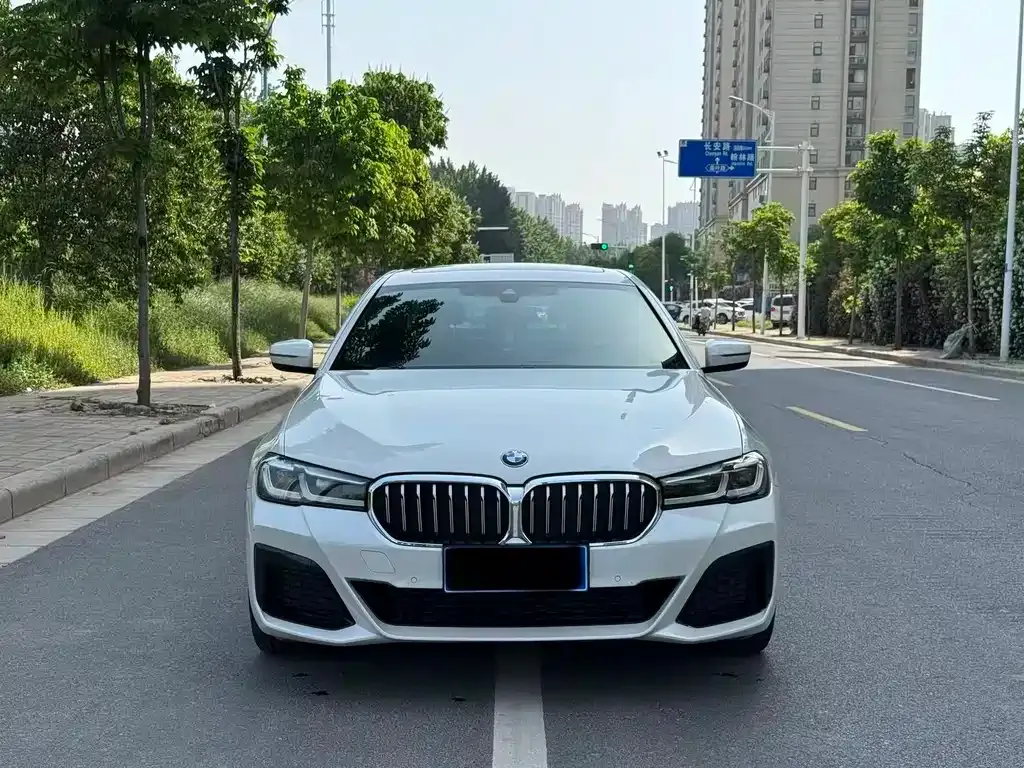 BMW 5 Series — фото 1