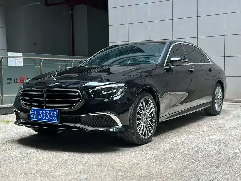 Mercedes-Benz E-Class — фото 1