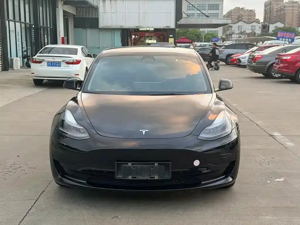 Tesla Model 3 — фото 9