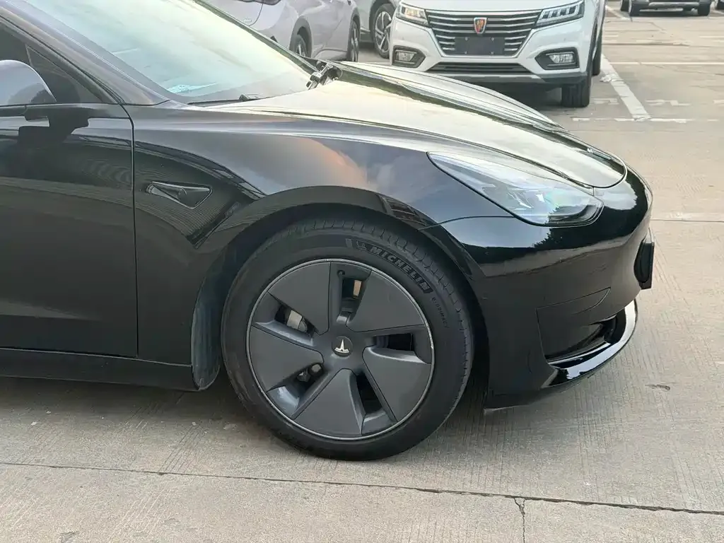 Tesla Model 3 — фото 5