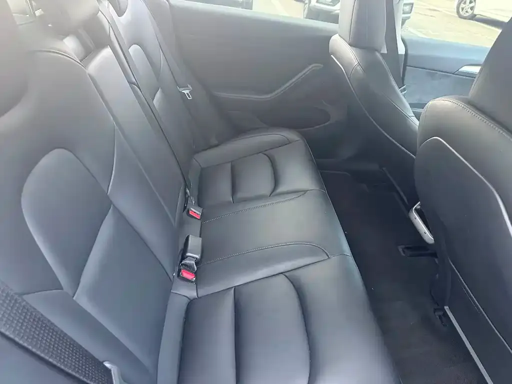 Tesla Model 3 — фото 10