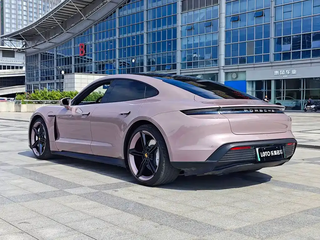 Porsche Taycan — фото 8
