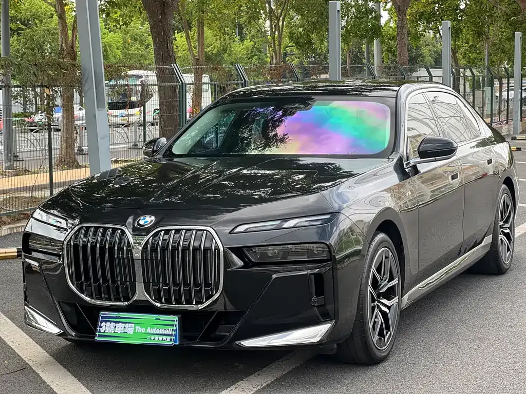 BMW 7 Series — фото 1