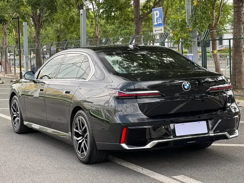BMW 7 Series — фото 4