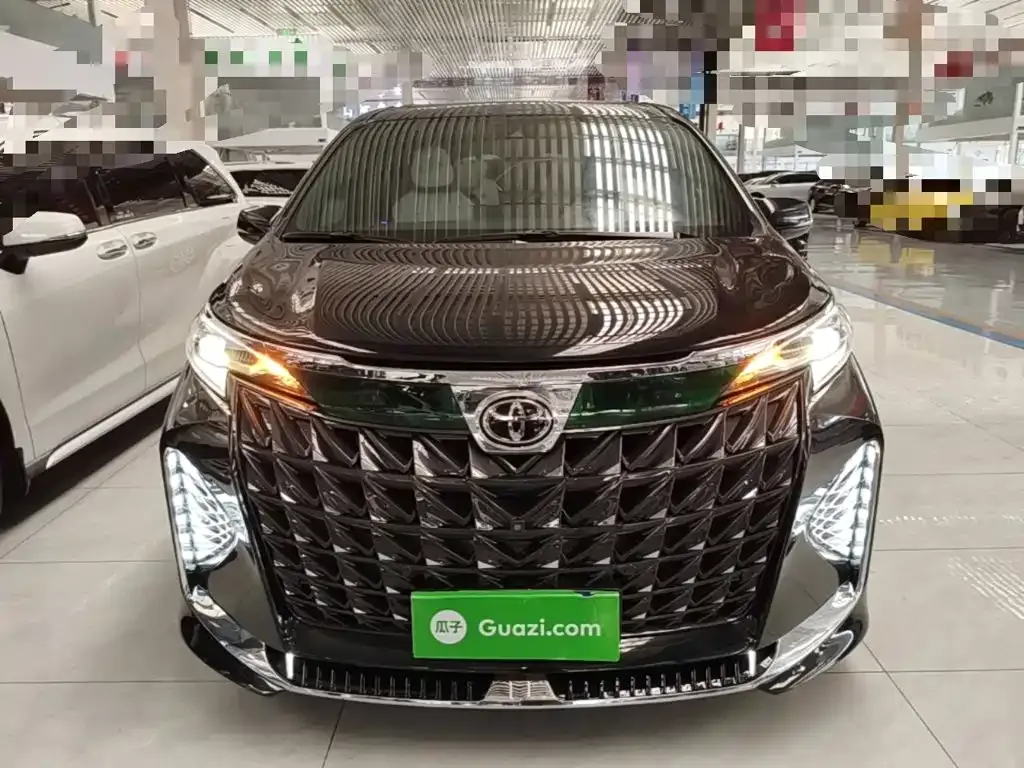 Toyota Granvia — фото 10