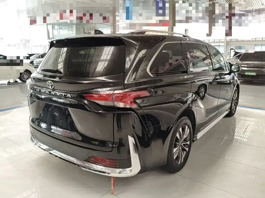 Toyota Granvia — фото 7
