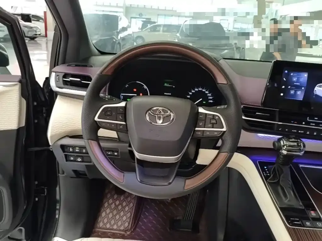 Toyota Granvia — фото 9