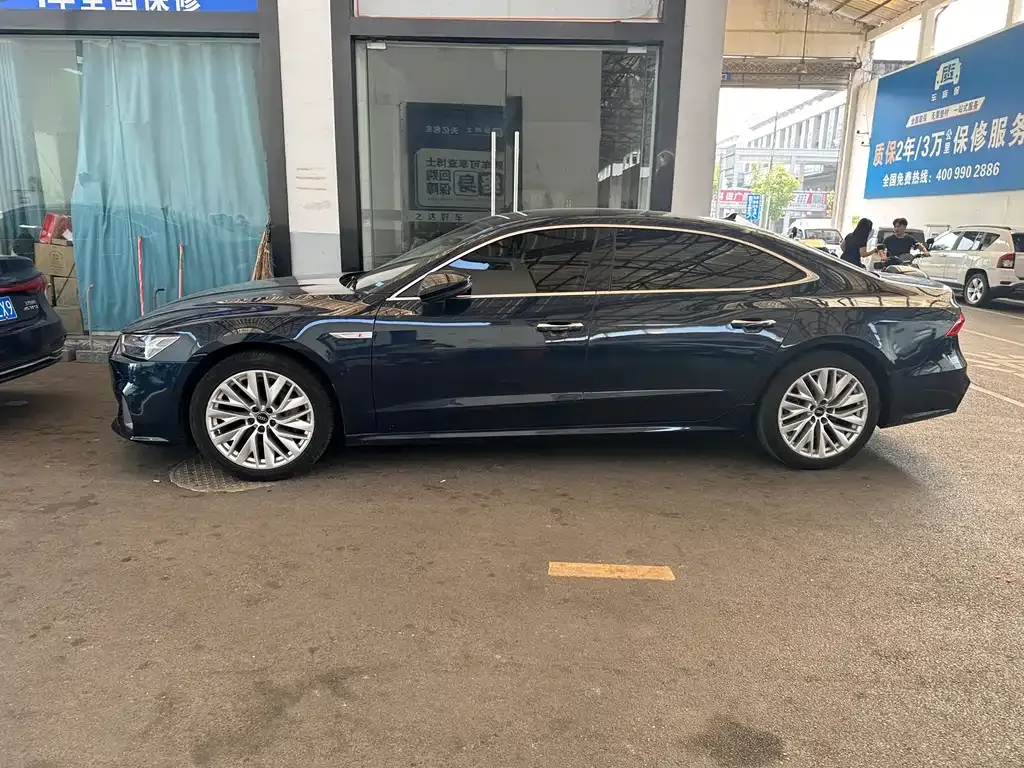 Audi A7L — фото 2