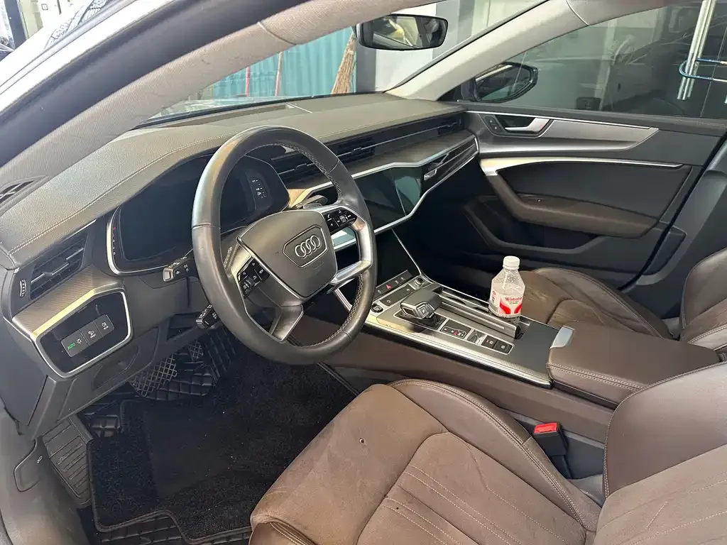 Audi A7L — фото 5