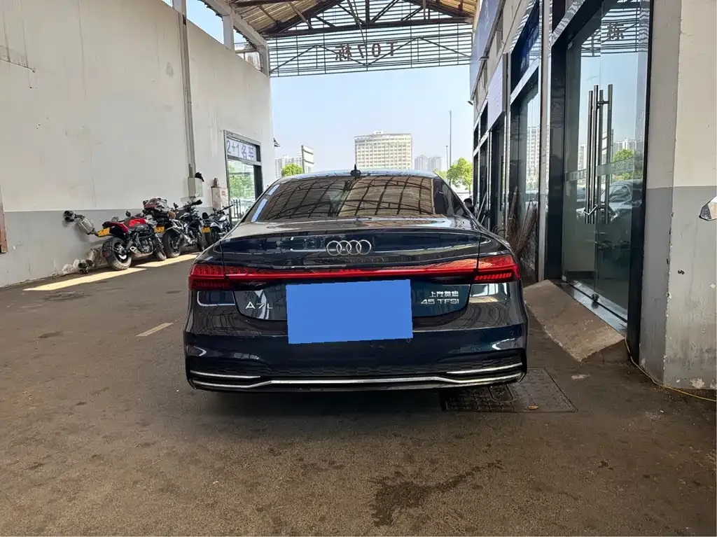 Audi A7L — фото 6