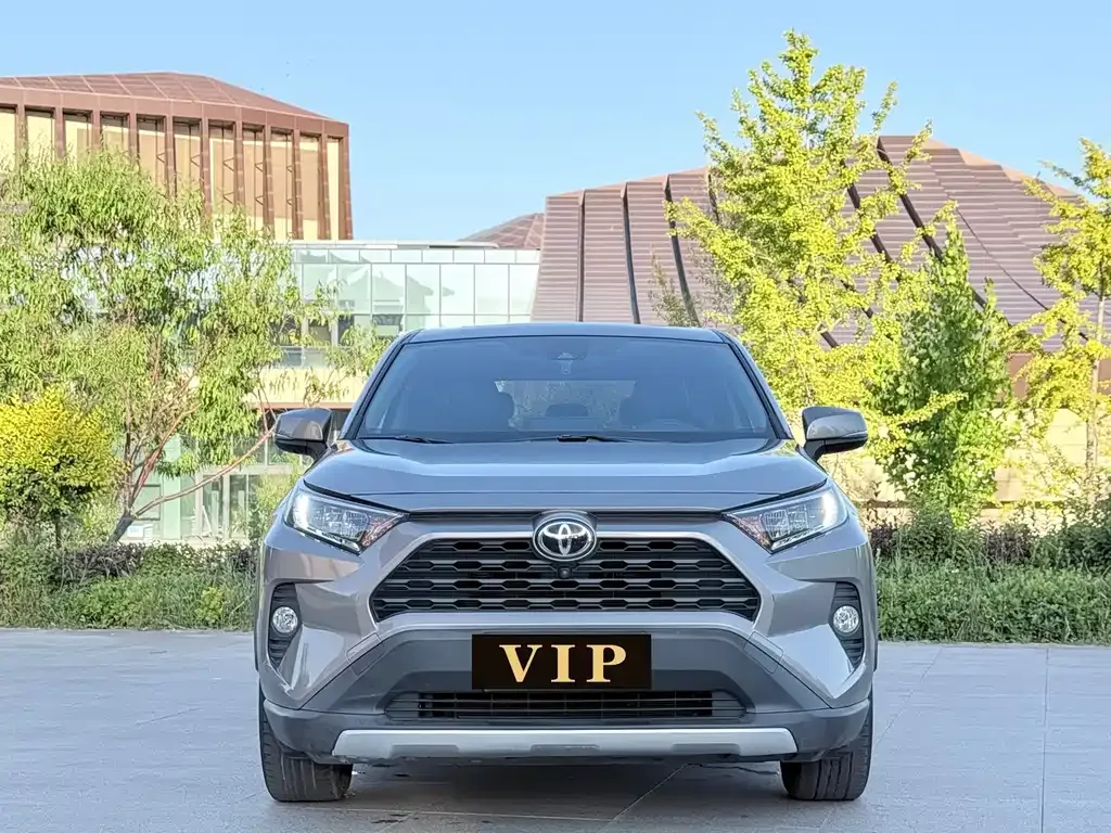 Toyota RAV4 — фото 10