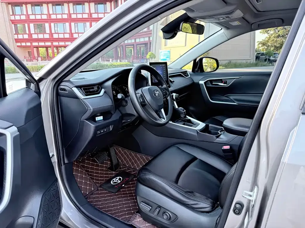 Toyota RAV4 — фото 3