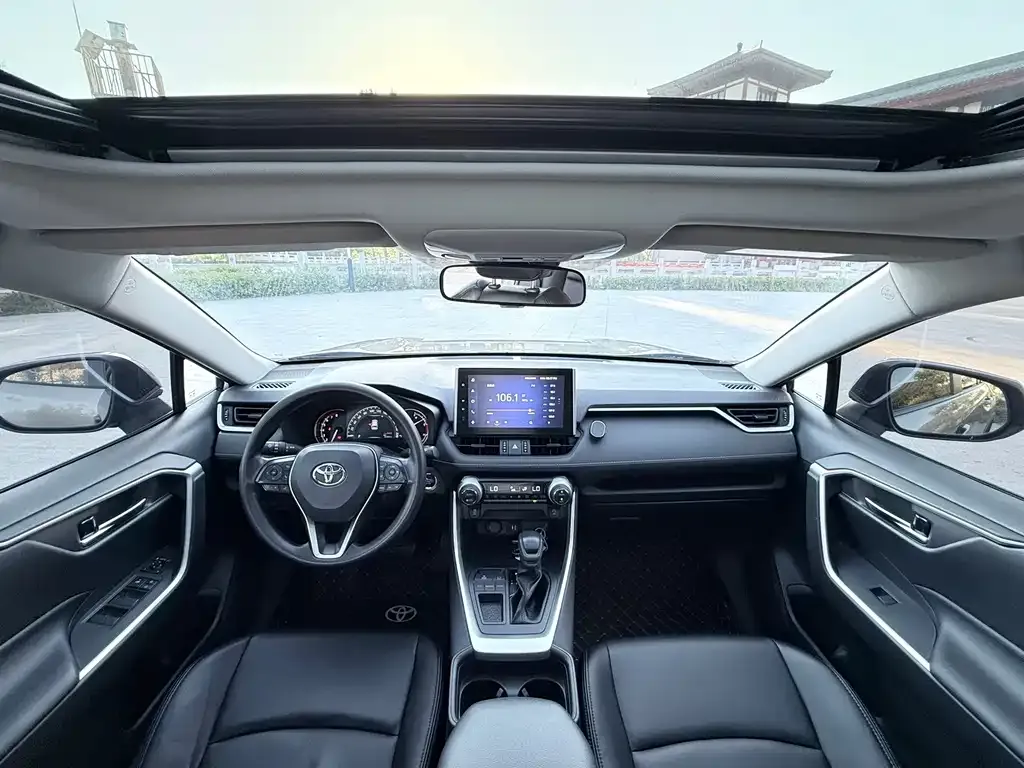 Toyota RAV4 — фото 4
