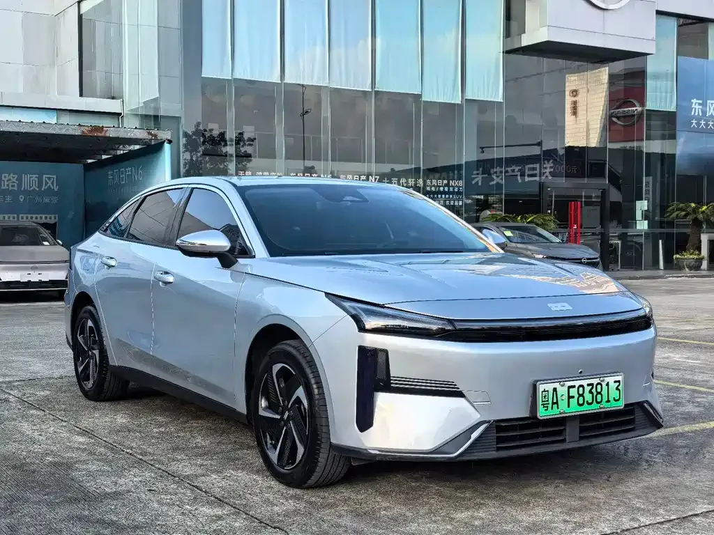 Geely Galaxy L6 — фото 1