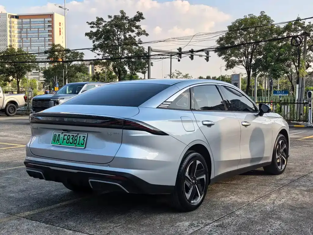 Geely Galaxy L6 — фото 2