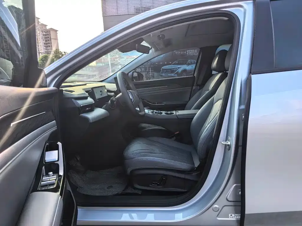 Geely Galaxy L6 — фото 6