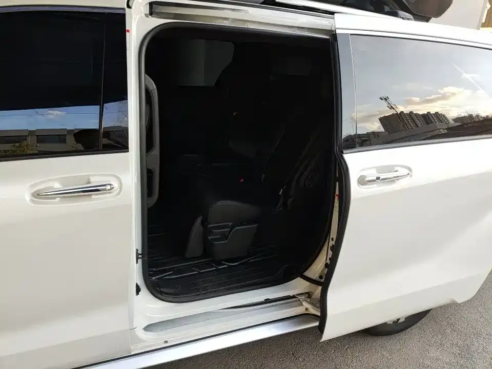 Toyota Granvia — фото 5