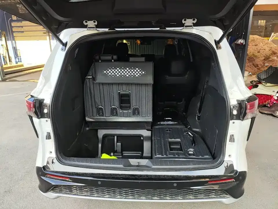 Toyota Granvia — фото 4
