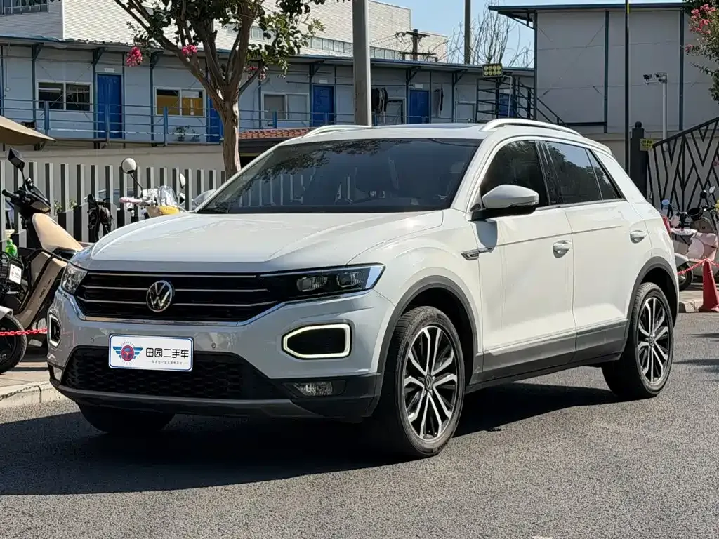 Volkswagen T-Roc — фото 1