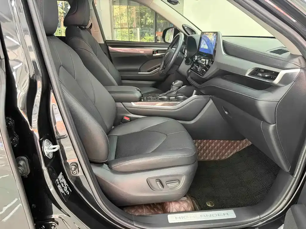 Toyota Highlander — фото 10