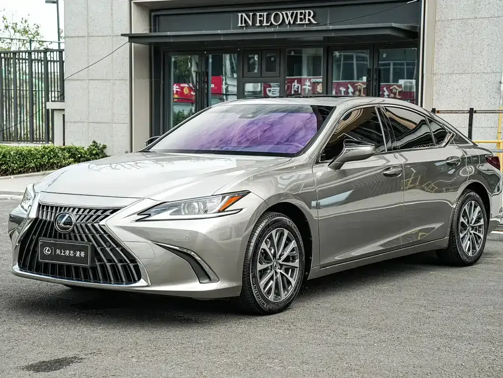 Lexus ES — фото 1