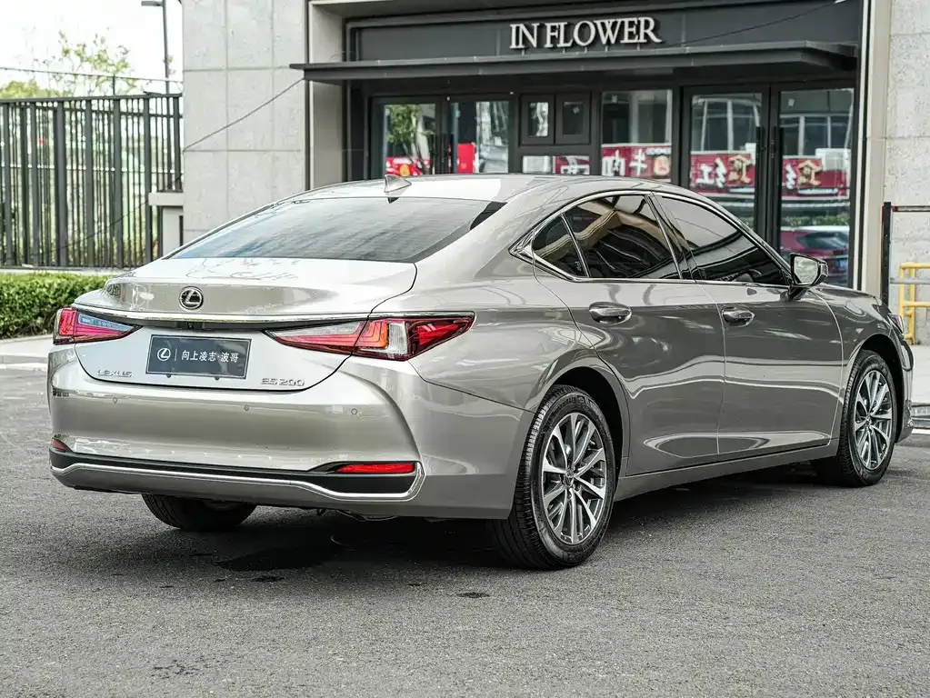 Lexus ES — фото 6