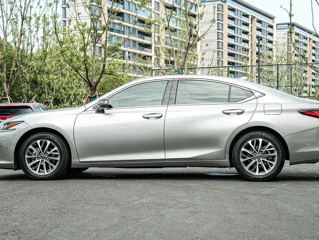 Lexus ES — фото 7