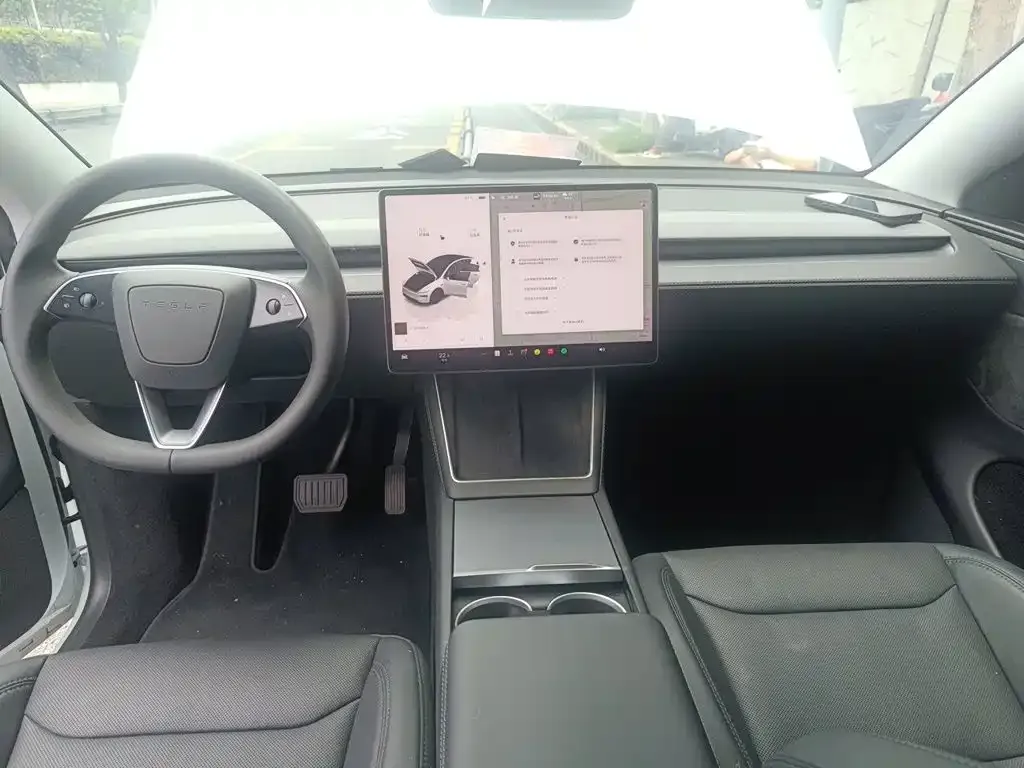 Tesla Model Y — фото 10